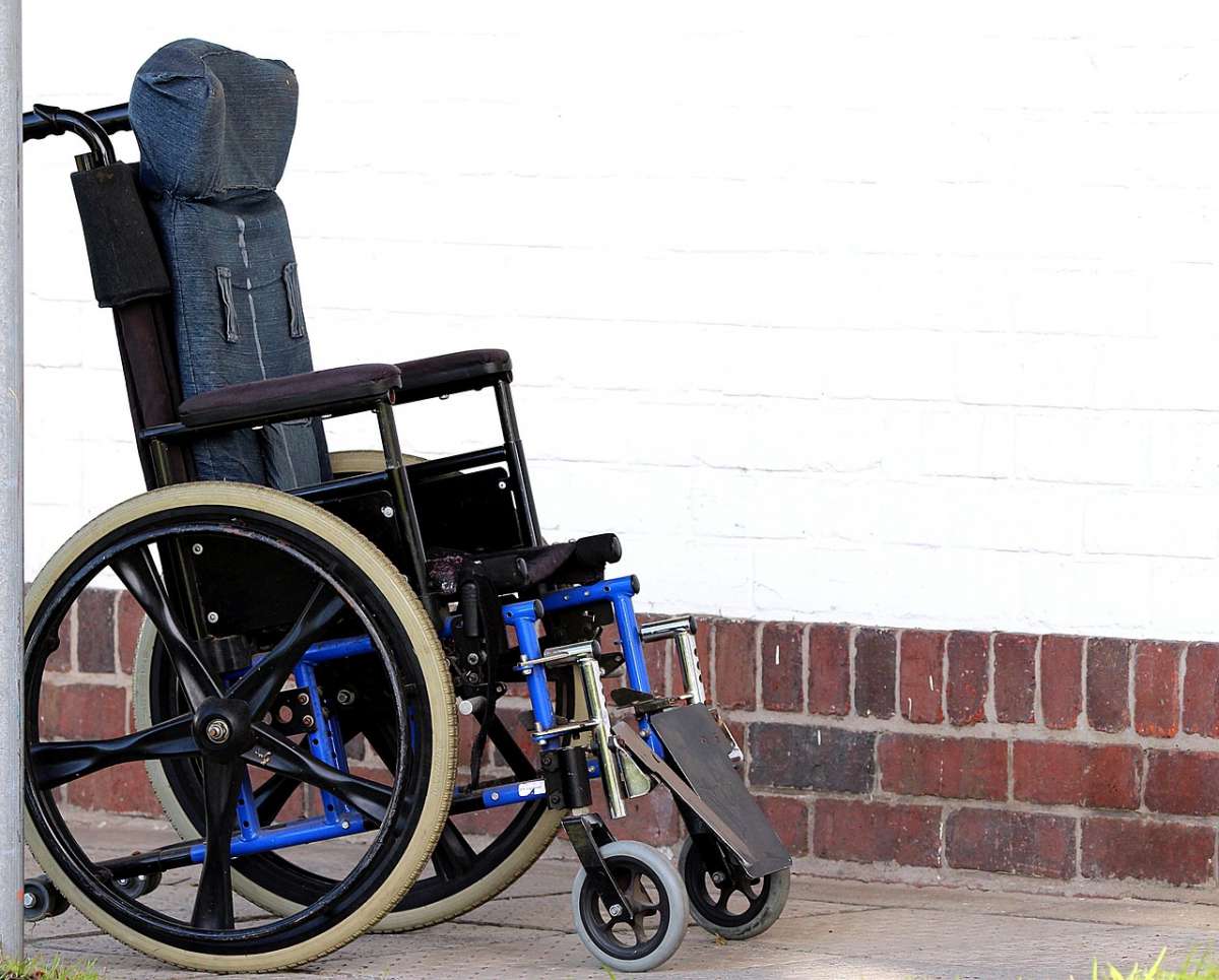Безопасность инвалидной коляски. Что учесть при покупке и самостоятельном перемещении