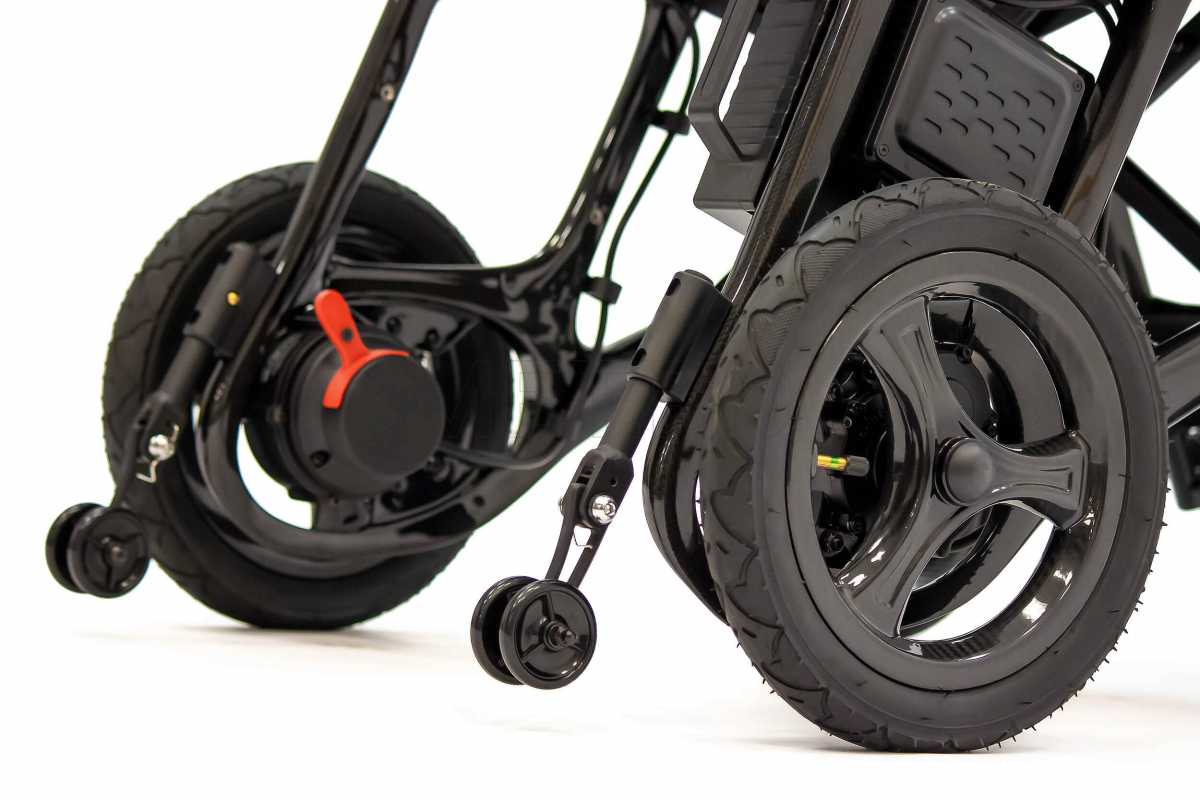 Кресло-коляска складная с электроприводом CARBONYX FLO 22346