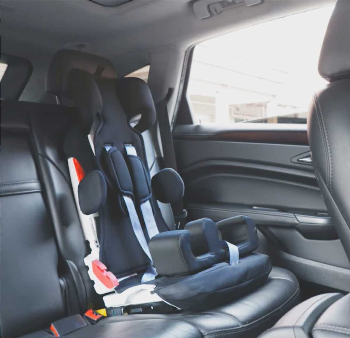 Детское автомобильное кресло FORZA Car Booster