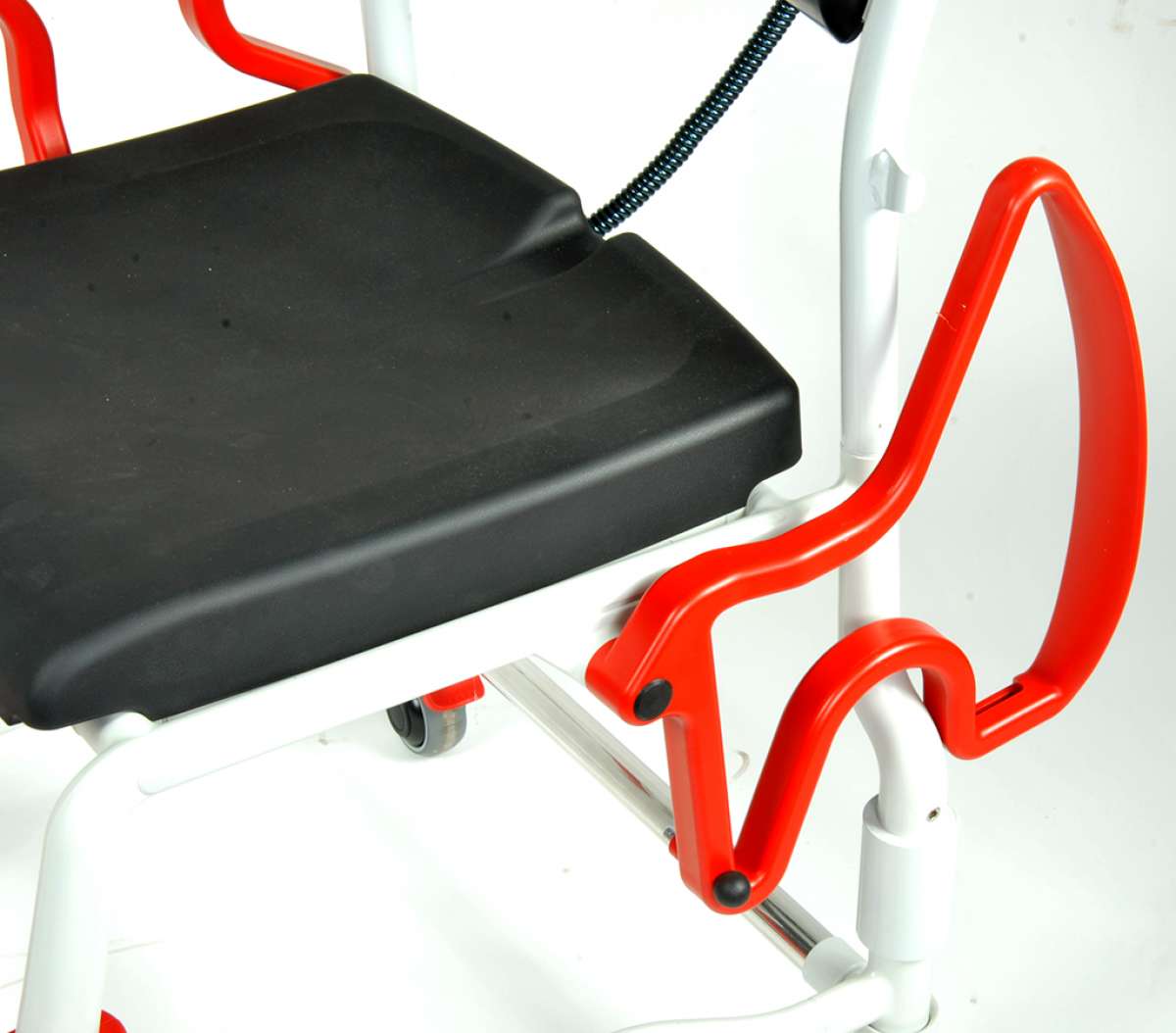 Кресло-стул с санитарным оснащением Фрейбург (с весами)
