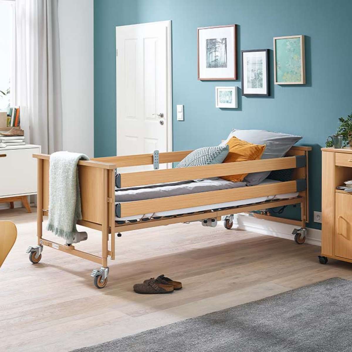 Кровать электрическая Burmeier  c деревянными декоративными панелями Dali Standard