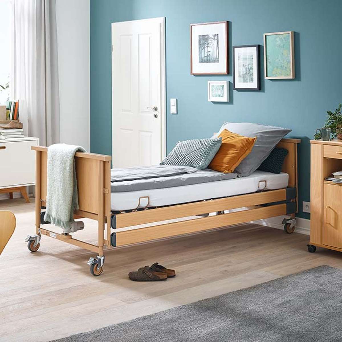 Кровать электрическая Burmeier  c деревянными декоративными панелями Dali Standard