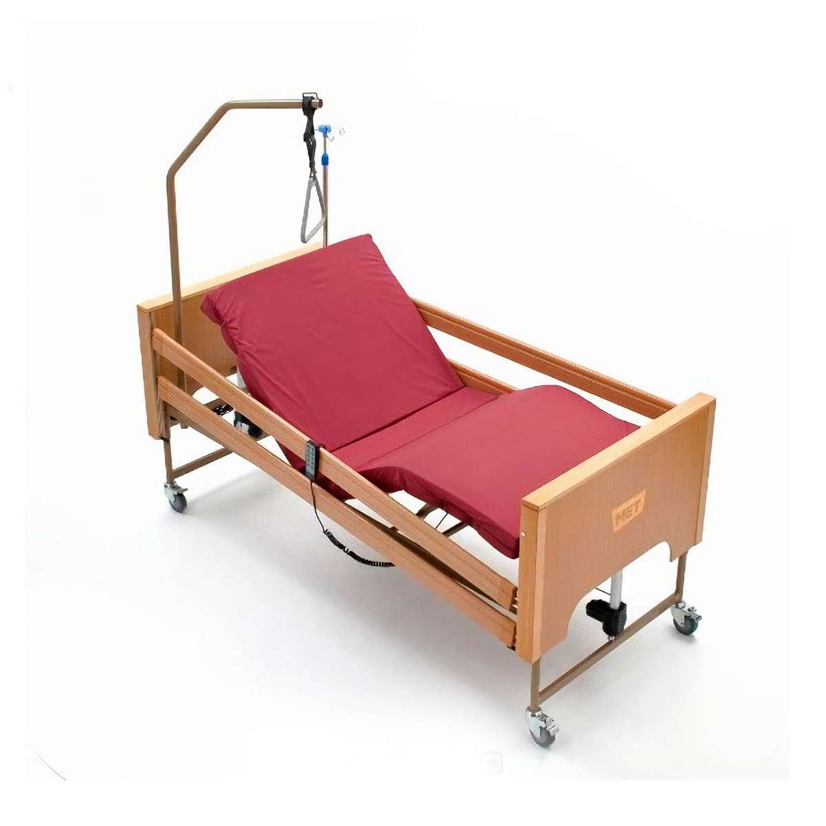 удобная кровать для пожилого человека